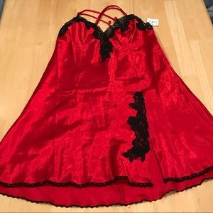 Fredrick’s of Hollywood chemise. Size Medium. NWT